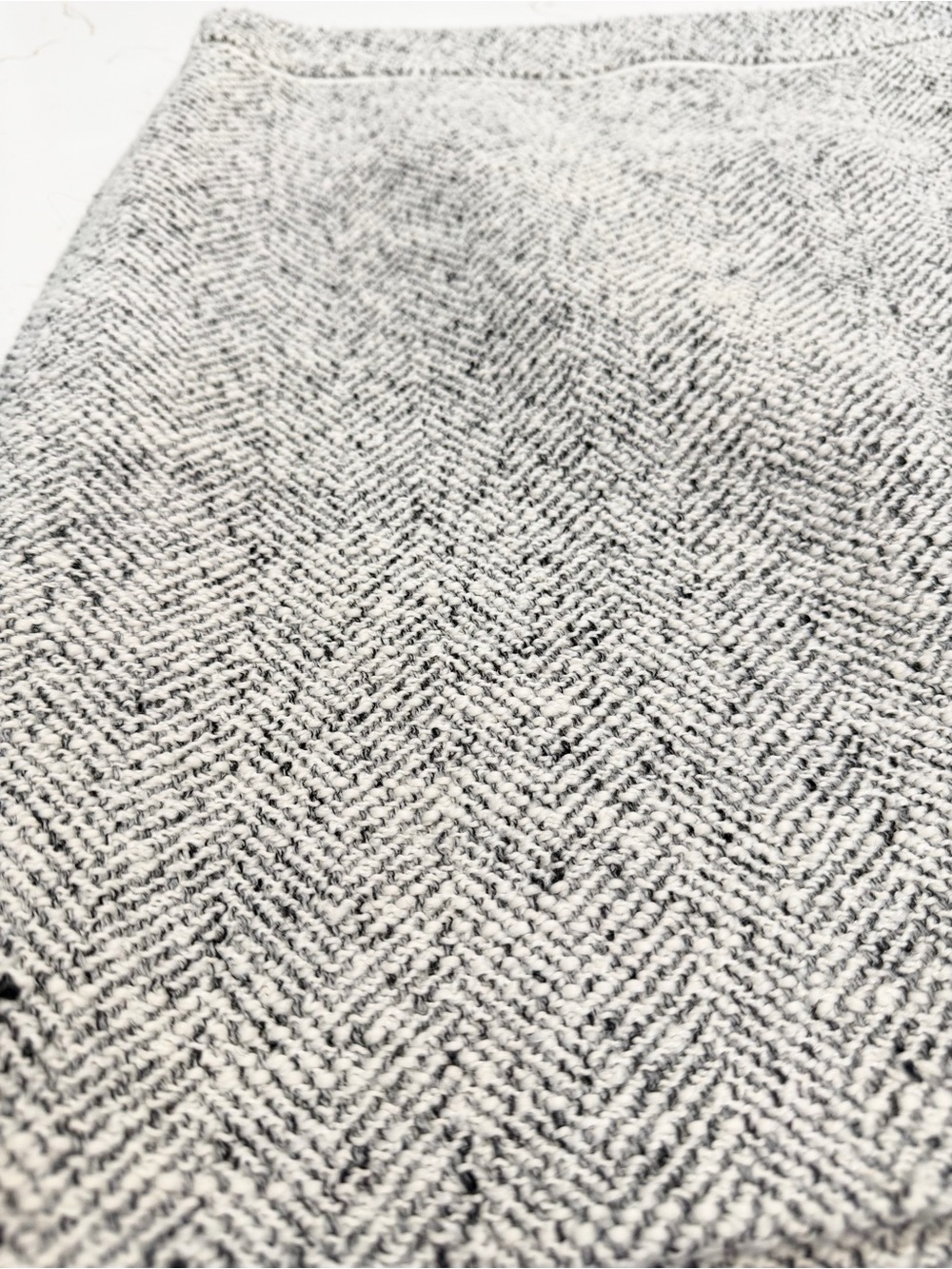 White House Black Market Herringbone Tweed Mini Skirt Size 6 - Picture 2 of 8